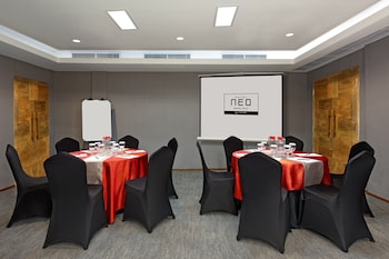 hotel neo gading solo