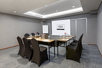 hotel neo gading solo