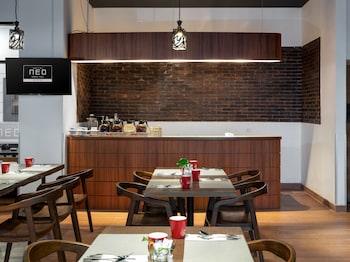 hotel neo gading solo