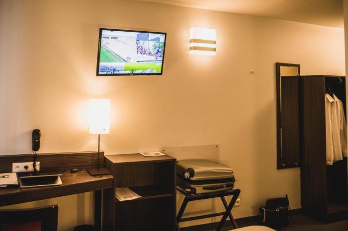 dc hotel charleroi airport