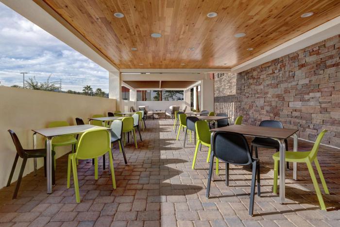 home2 suites by hilton las vegas southwest i 215 curve