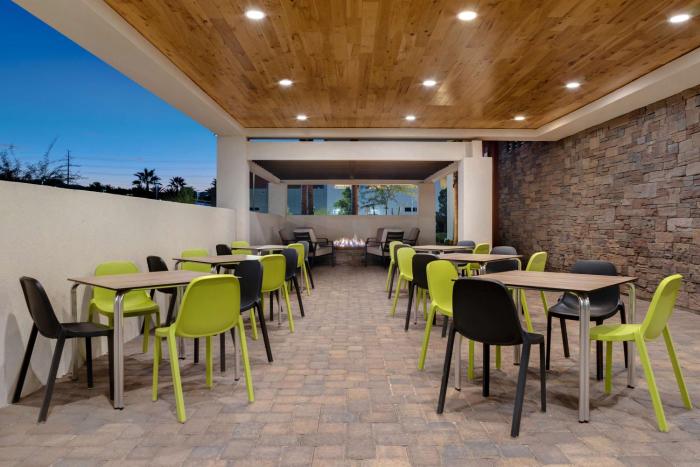 home2 suites by hilton las vegas southwest i 215 curve
