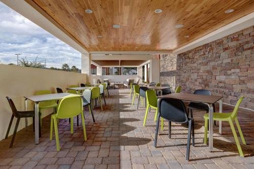 home2 suites by hilton las vegas southwest i 215 curve