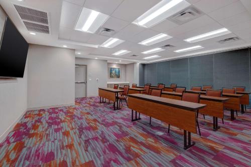 home2 suites by hilton las vegas southwest i 215 curve