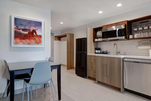 home2 suites by hilton las vegas southwest i 215 curve