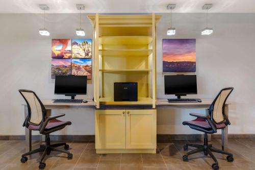 home2 suites by hilton las vegas southwest i 215 curve