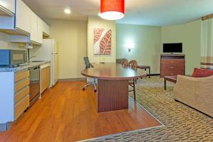 mainstay suites chicago hoffman estates