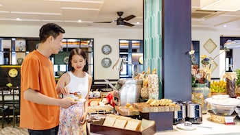 wyndham garden hoi an