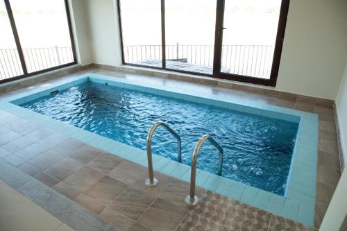 continent hotel al uqayr