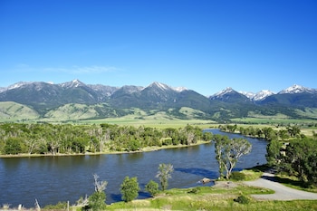 under canvas north yellowstone paradise valley
