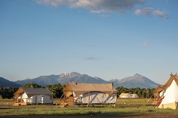 under canvas north yellowstone paradise valley