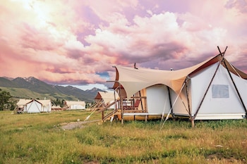 under canvas north yellowstone paradise valley