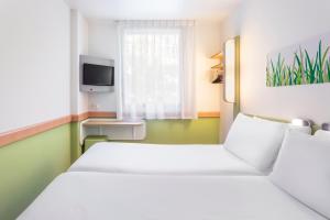 bandb hostal zaragoza plaza mozart
