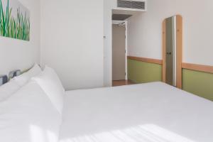 bandb hostal zaragoza plaza mozart