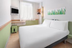 bandb hostal zaragoza plaza mozart