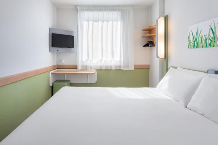 bandb hostal zaragoza plaza mozart