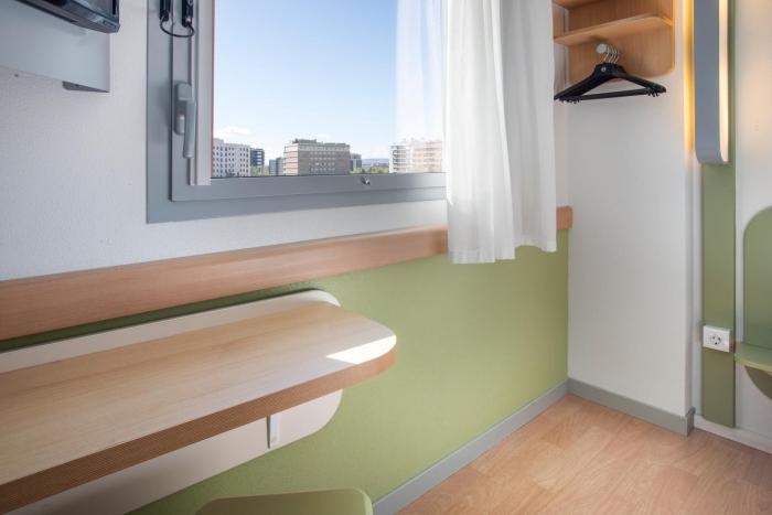 bandb hostal zaragoza plaza mozart