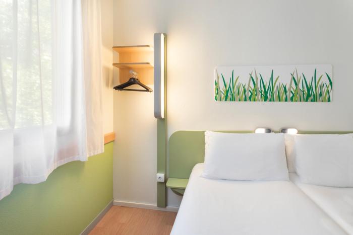 bandb hostal zaragoza plaza mozart