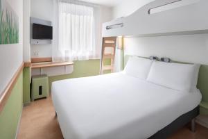 bandb hostal zaragoza plaza mozart