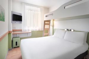 bandb hostal zaragoza plaza mozart