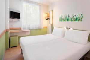 bandb hostal zaragoza plaza mozart