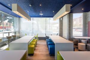 bandb hostal zaragoza plaza mozart