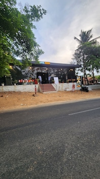 Corniche Inn Resort,Anaikatti>>Coimbatore,2 star