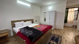 kanchanjunga mirror homestay whole cottage