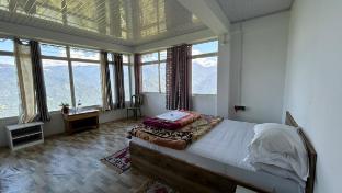kanchanjunga mirror homestay whole cottage