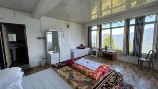 kanchanjunga mirror homestay whole cottage
