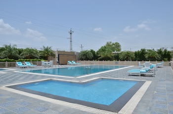 the lal vilas hotel and resort