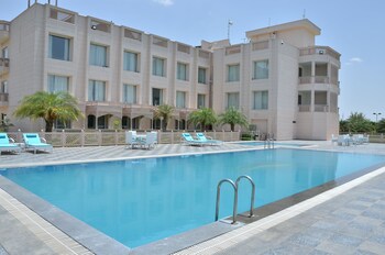the lal vilas hotel and resort