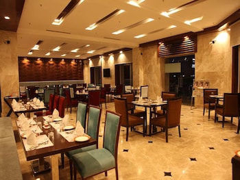 the lal vilas hotel and resort