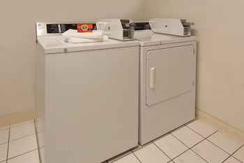 Super 8 By Wyndham Rochelle,Hoffman Estates>>Chicago,2 star