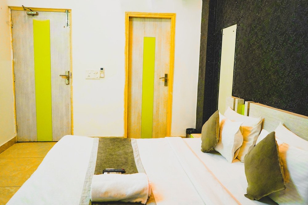 Hotel Cladis By Quadis - Sector 15 Noida,Sector 18-Noida,3 star