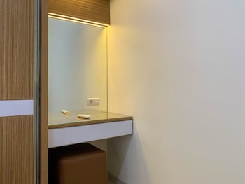 spacious and nice 3br apartment at m town residence