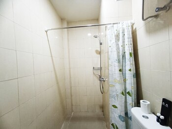 comfort 2br at 28th floor vida view makassar apartment