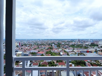 comfort 2br at 28th floor vida view makassar apartment