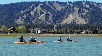 private bedroom in cozy house near wine country