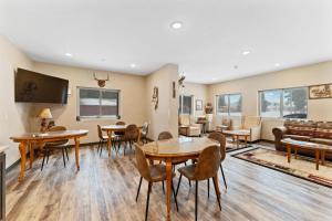wagon wheel hotel