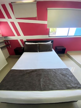 hotel bulerias 33