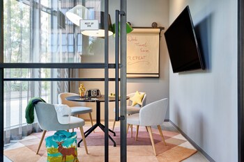 moxy cologne muelheim