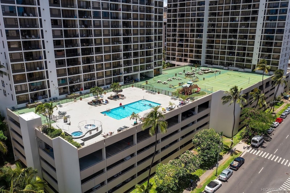 tower 1 suite 2705 qqp 1 bedroom condo by redawning