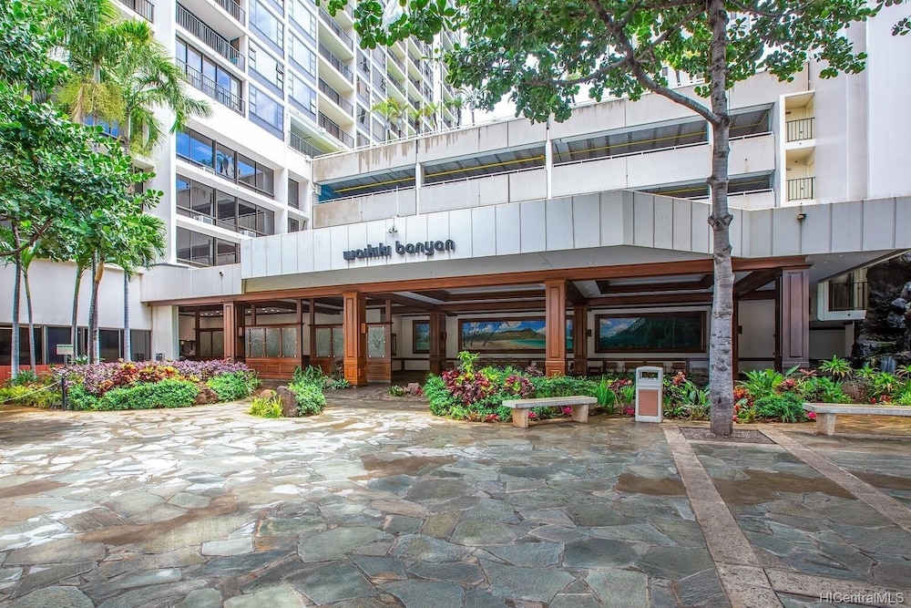 tower 1 suite 2705 qqp 1 bedroom condo by redawning