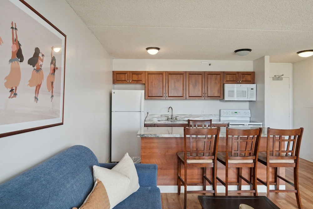 tower 1 suite 2705 qqp 1 bedroom condo by redawning