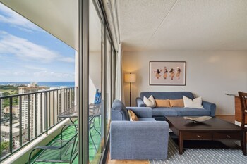 tower 1 suite 2705 qqp 1 bedroom condo by redawning