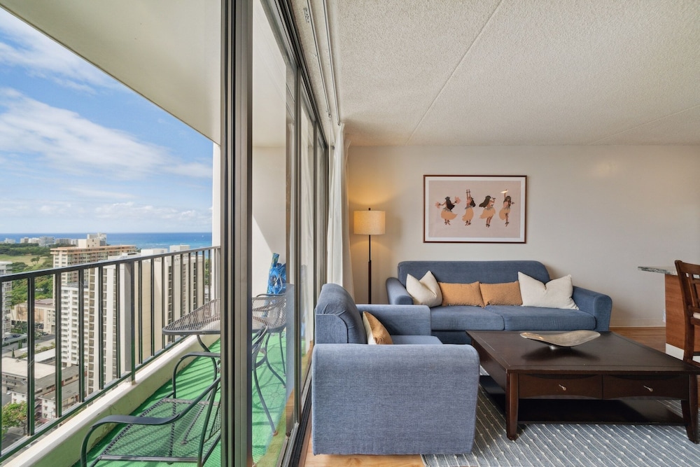 tower 1 suite 2705 qqp 1 bedroom condo by redawning
