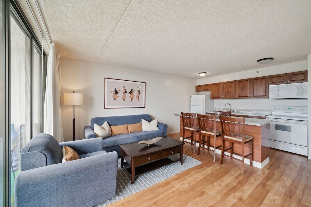 tower 1 suite 2705 qqp 1 bedroom condo by redawning