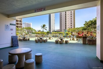 tower 1 suite 2705 qqp 1 bedroom condo by redawning