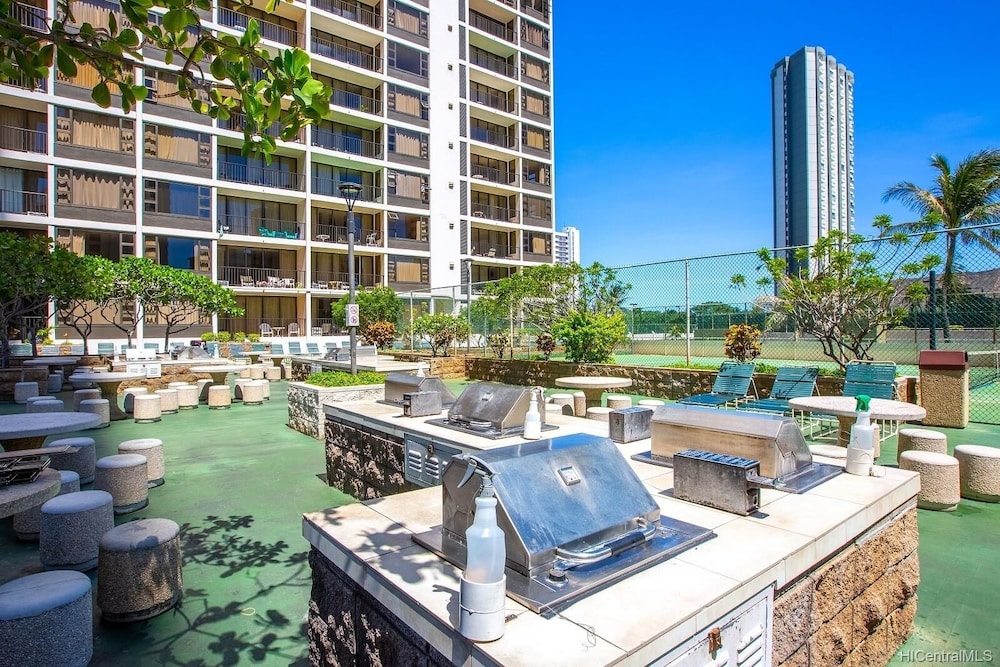tower 1 suite 2705 qqp 1 bedroom condo by redawning